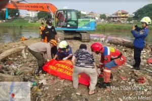 Polisi mengatakan tidak ditemukan tanda-tanda kekerasan pada tubuh pria di dekat Kanal Banjir Barat: Okezone Megapolitan